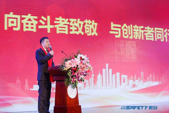 ku娱乐科技召开2018年度总结表彰会