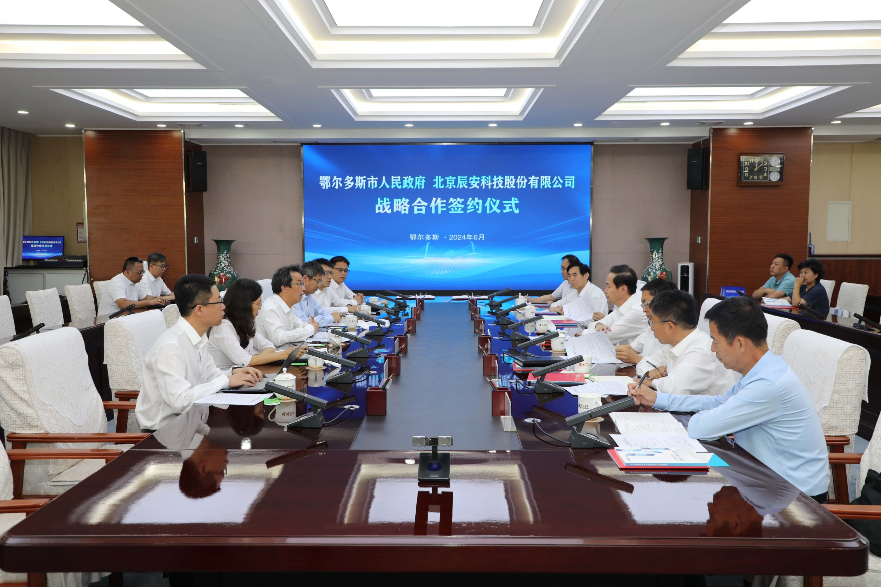 鄂尔多斯市政府与ku娱乐科技签署战略合作协议 杜汇良 郑家升出席并见证签约